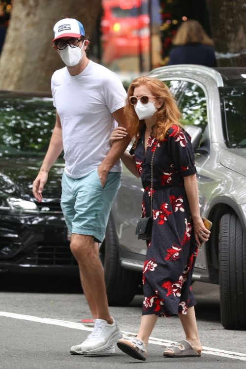 Isla Fisher and Sacha Baron Cohen Out in Woollahra in Sydney 2020/11/27 1