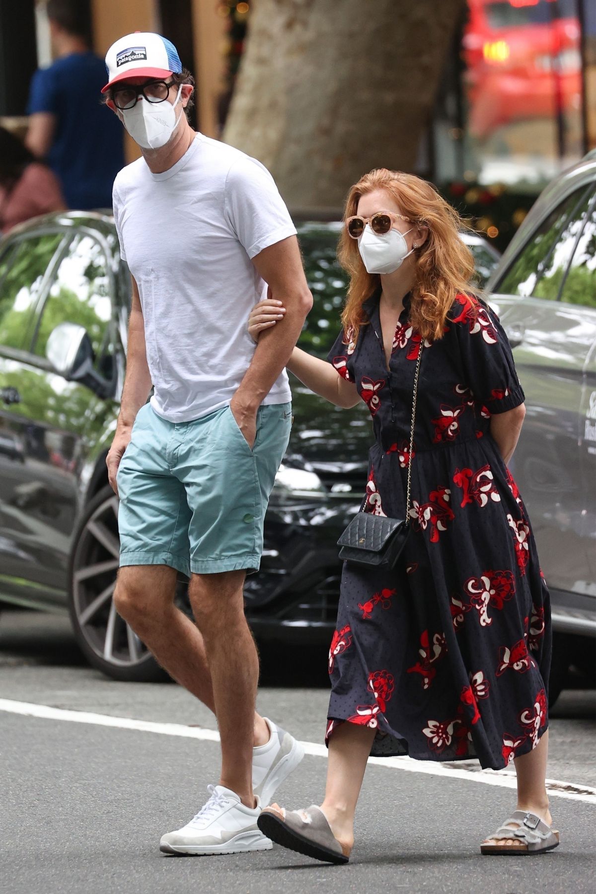 Isla Fisher and Sacha Baron Cohen Out in Woollahra in Sydney 2020/11/27