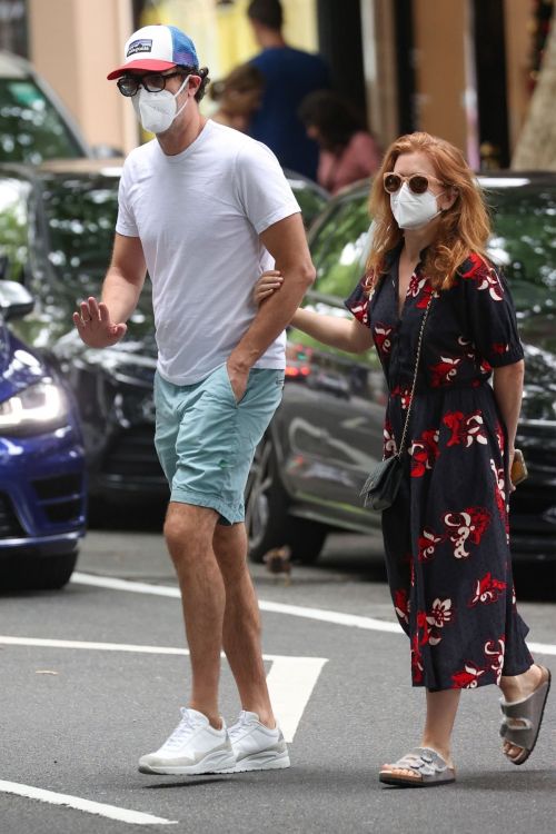 Isla Fisher and Sacha Baron Cohen Out in Woollahra in Sydney 2020/11/27 3