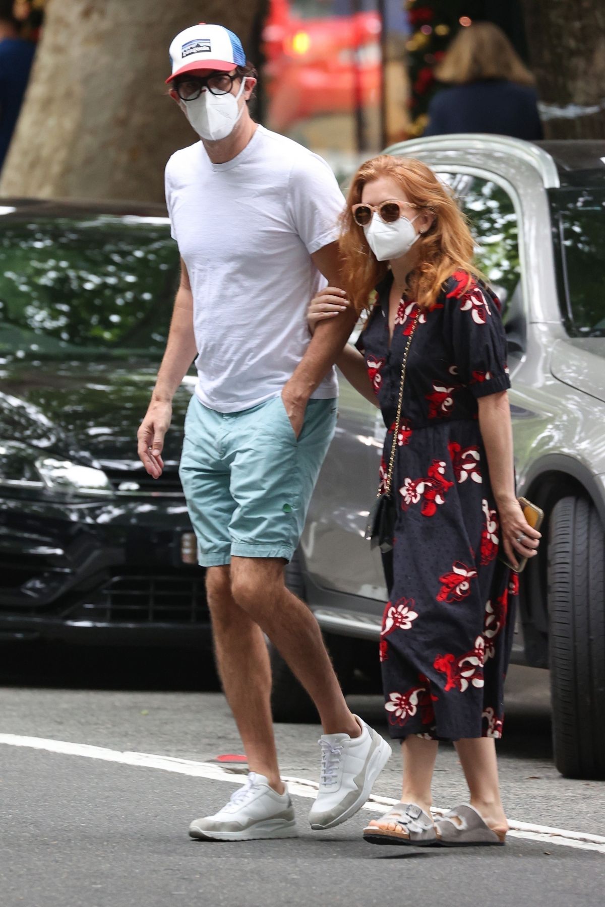 Isla Fisher and Sacha Baron Cohen Out in Woollahra in Sydney 2020/11/27