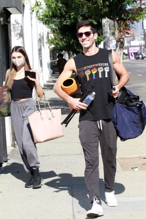 Jenna Johnson Arrives at a Dance Studio in Los Angeles 2020/11/23 3