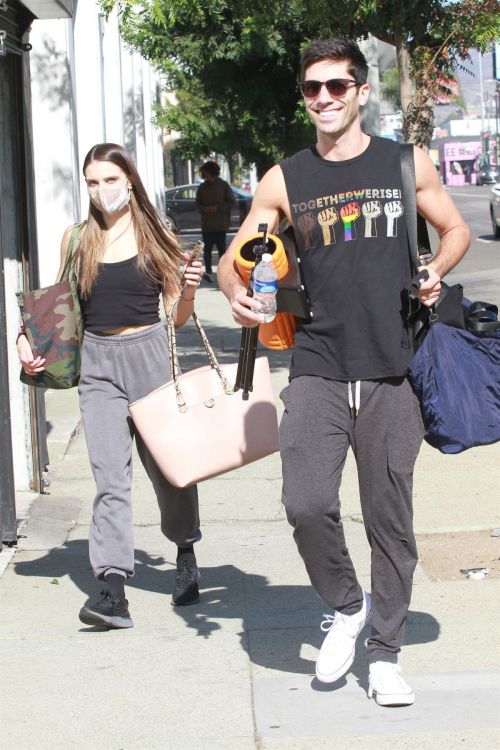 Jenna Johnson Arrives at a Dance Studio in Los Angeles 2020/11/23 4