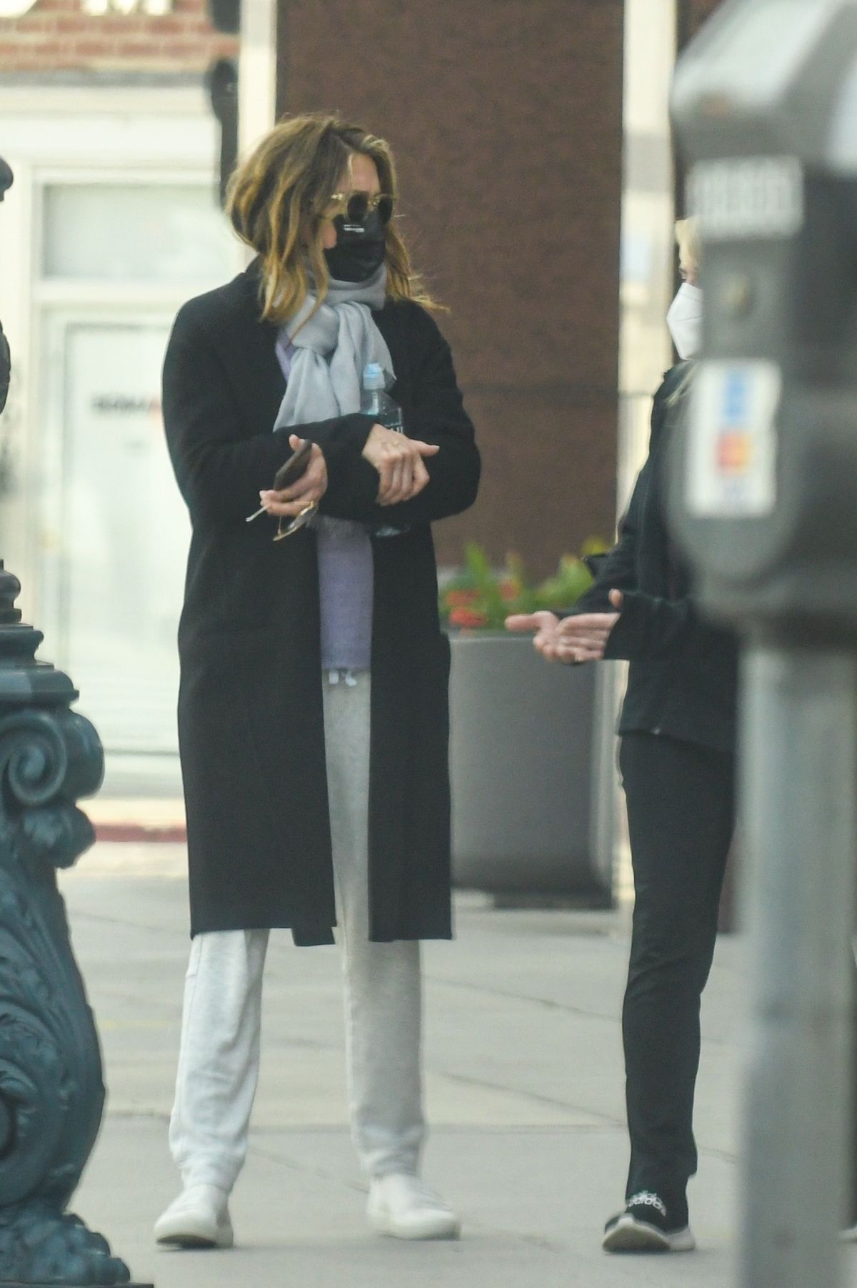 Jennifer Aniston Leaves a Physical Therapy Appointment in Beverly Hills 2020/10/21