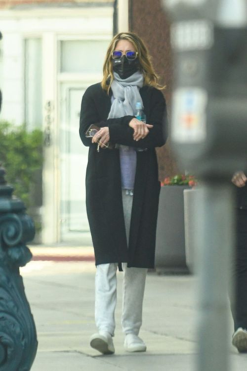 Jennifer Aniston Leaves a Physical Therapy Appointment in Beverly Hills 2020/10/21 2