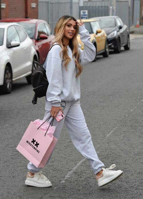 Joanna Chimonides in Grey Sweatshirt with Pants Out in Manchester 2020/11/27 6