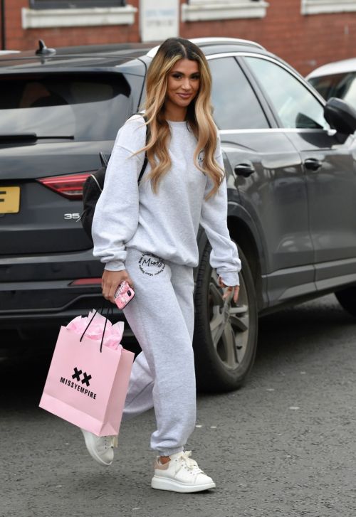 Joanna Chimonides in Grey Sweatshirt with Pants Out in Manchester 2020/11/27 9
