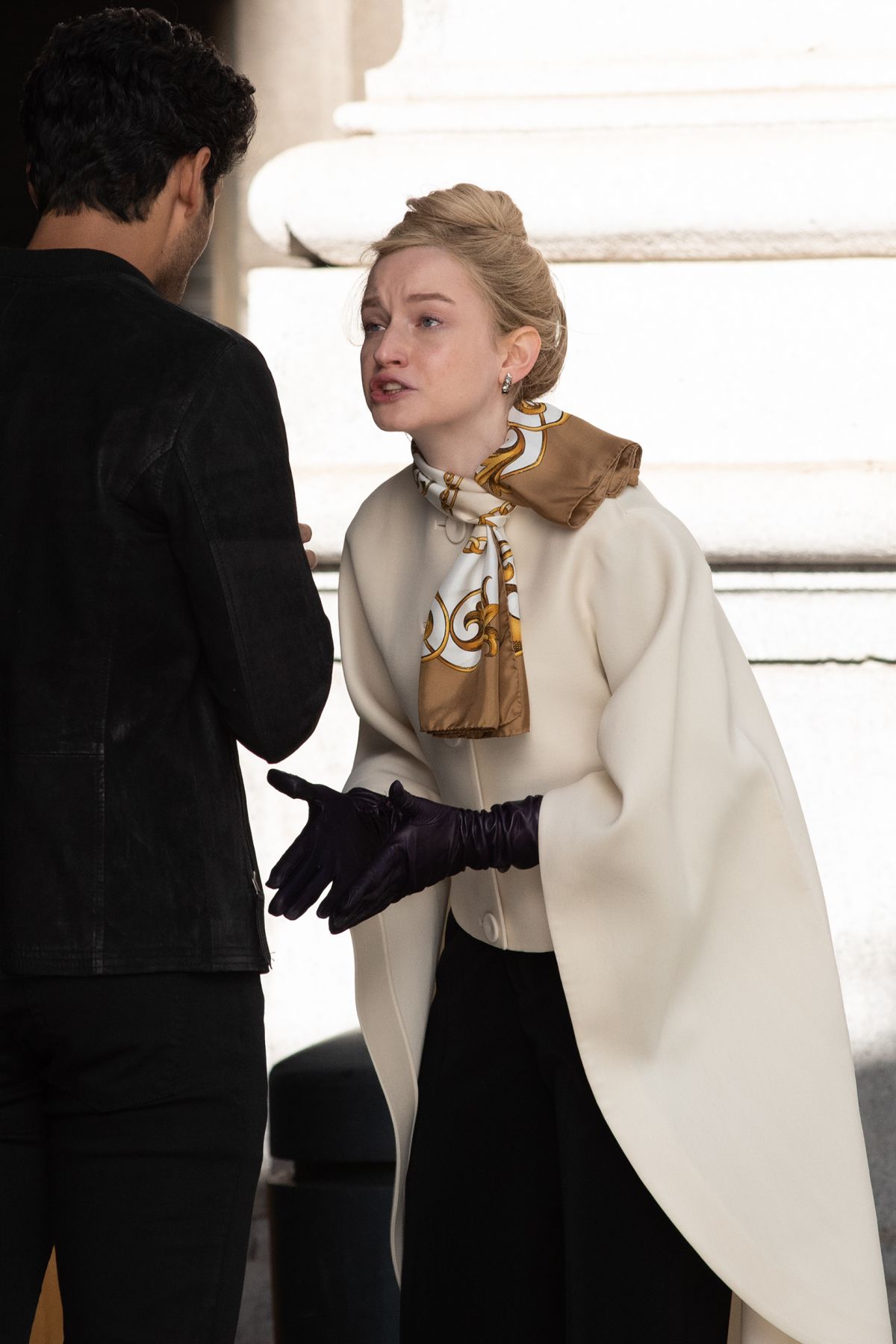 Julia Garner on the Set of Inventing Anna in New York 2020/11/16