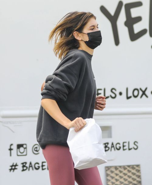 Kaia Gerber in Sweatshirt with Tights Out and About in Malibu 2020/10/21 2