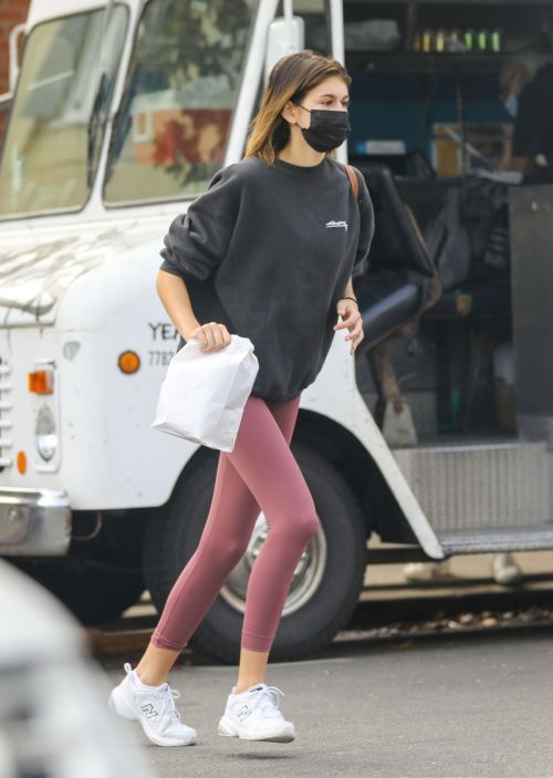 Kaia Gerber in Sweatshirt with Tights Out and About in Malibu 2020/10/21 8
