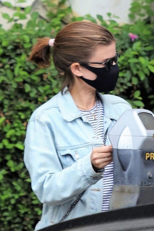 Kate Mara Wearing a Mask Out in Beverly Hills 2020/10/22