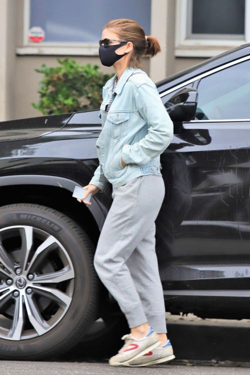 Kate Mara Wearing a Mask Out in Beverly Hills 2020/10/22 1