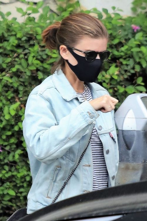 Kate Mara Wearing a Mask Out in Beverly Hills 2020/10/22 2