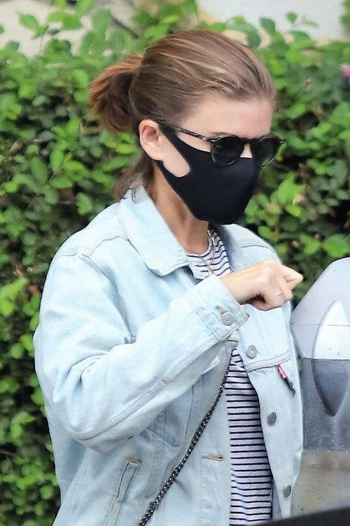 Kate Mara Wearing a Mask Out in Beverly Hills 2020/10/22 6