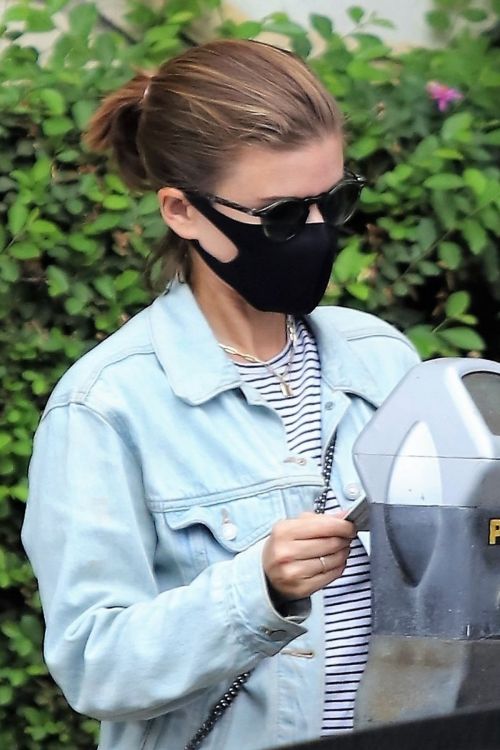 Kate Mara Wearing a Mask Out in Beverly Hills 2020/10/22 7