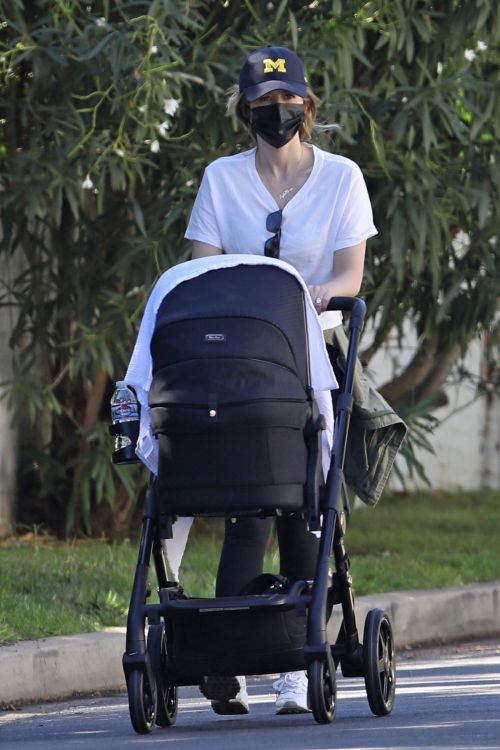 Katherine Schwarzenegger and Maria Shriver Out in Brentwood 2020/11/15