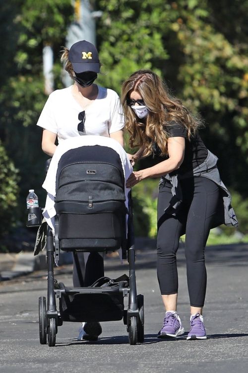 Katherine Schwarzenegger and Maria Shriver Out in Brentwood 2020/11/15 4