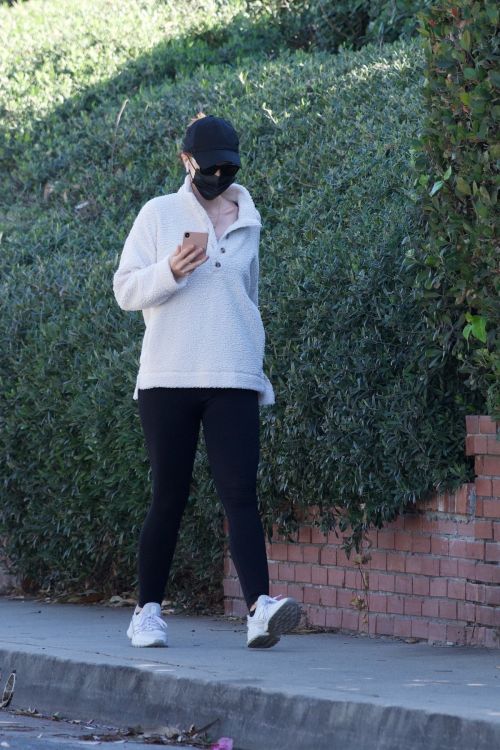 Katherine Schwarzenegger Out Morning Walk in Brentwood 2020/11/27