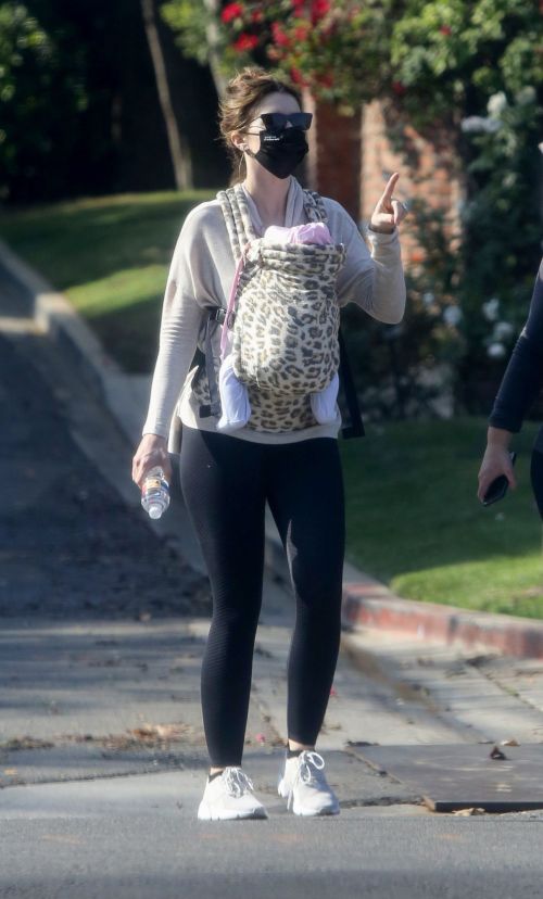 Katherine Schwarzenegger walks with her kids Out and About in Beverly Hills 2020/11/26 2
