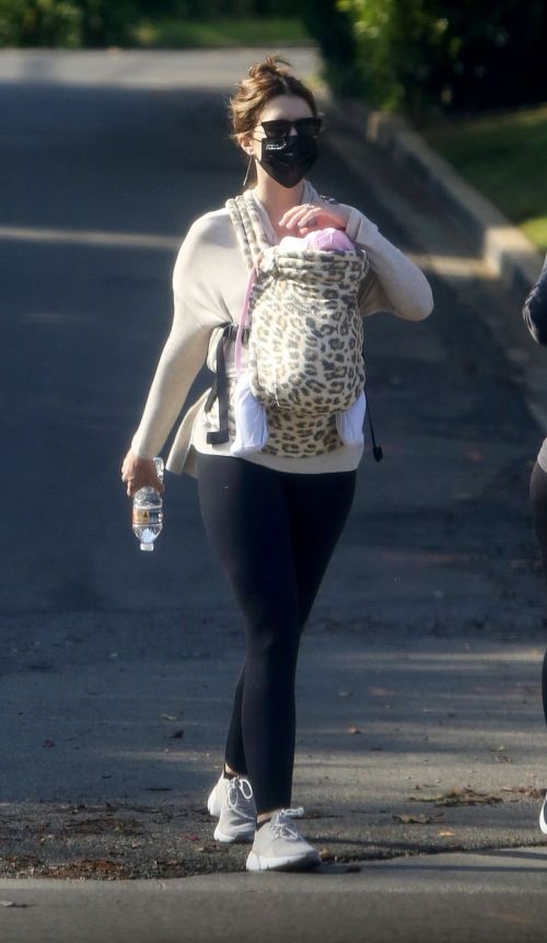Katherine Schwarzenegger walks with her kids Out and About in Beverly Hills 2020/11/26 3