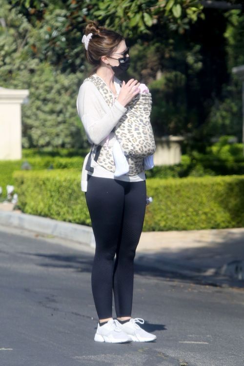 Katherine Schwarzenegger walks with her kids Out and About in Beverly Hills 2020/11/26 5