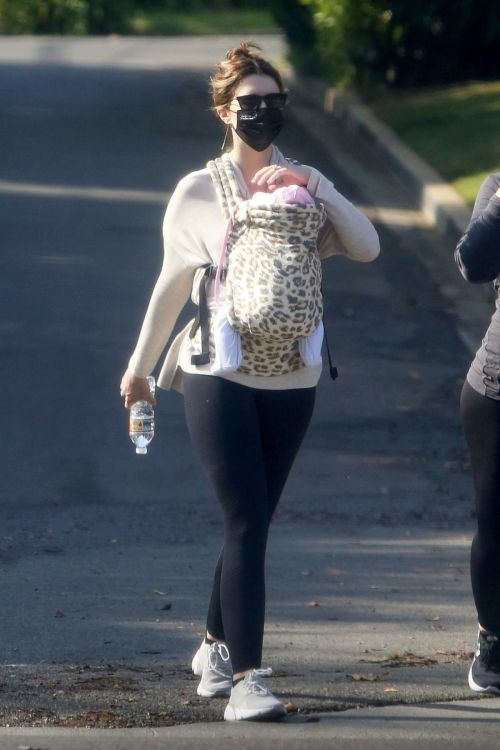 Katherine Schwarzenegger walks with her kids Out and About in Beverly Hills 2020/11/26 6