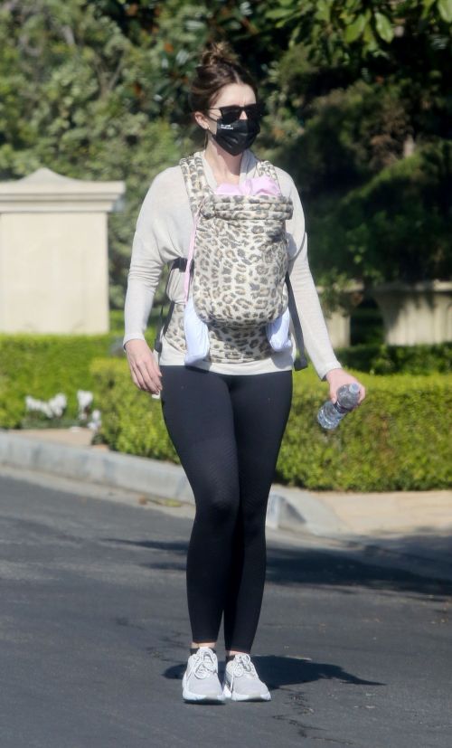 Katherine Schwarzenegger walks with her kids Out and About in Beverly Hills 2020/11/26 7