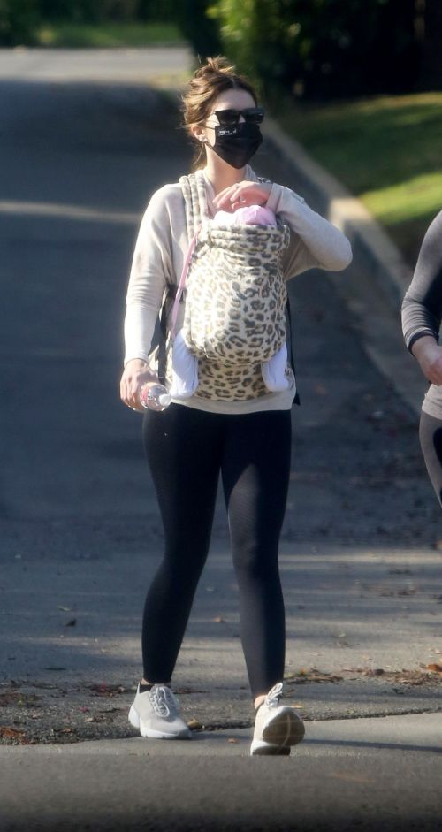 Katherine Schwarzenegger walks with her kids Out and About in Beverly Hills 2020/11/26 8