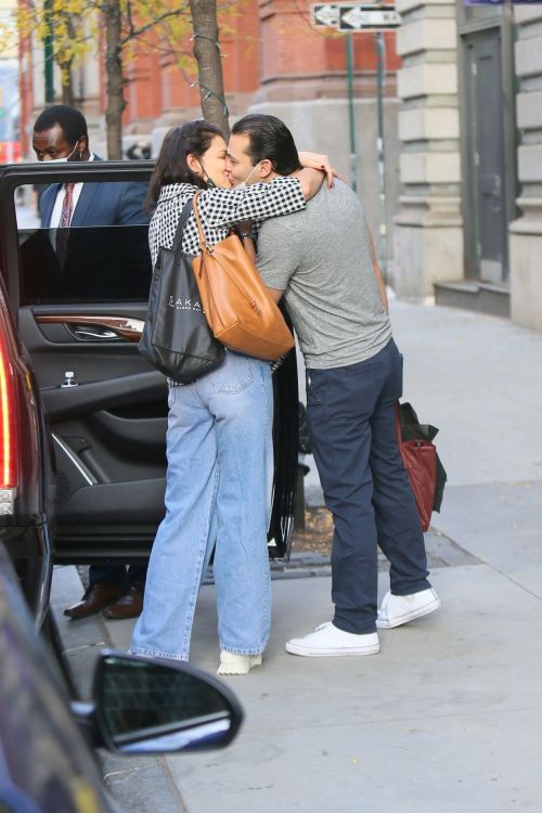 Katie Holmes and Emilio Vitolo Jr Out Kissing in New York 2020/11/27 3