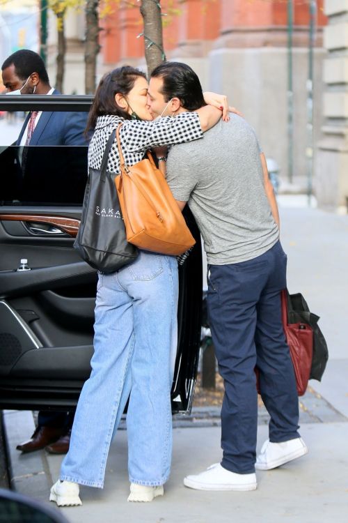 Katie Holmes and Emilio Vitolo Jr Out Kissing in New York 2020/11/27 3