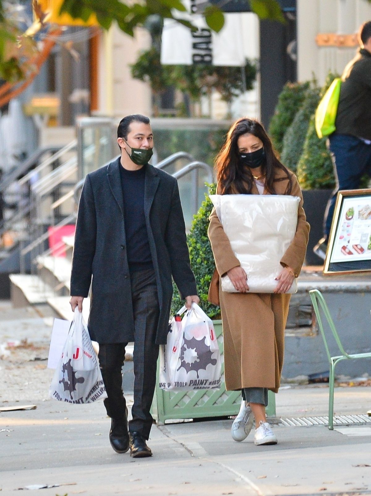 Katie Holmes and Emilio Vitolo Out Shopping in New York 2020/11/16