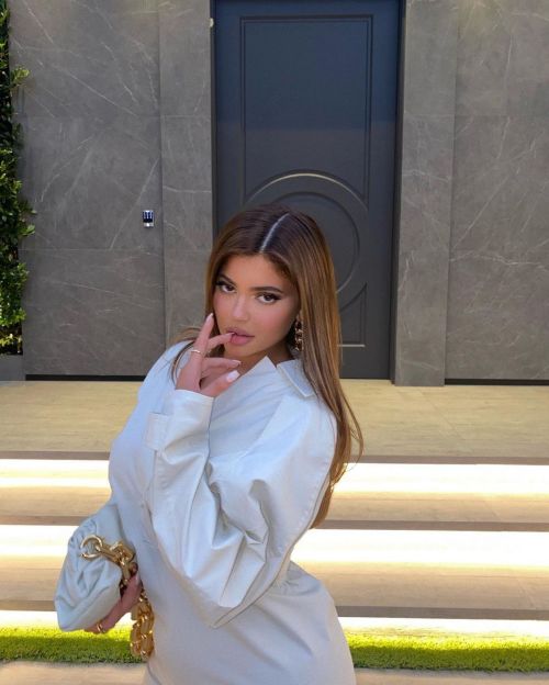 Kylie Jenner in White Short Dress Photos 2020/10/22 4