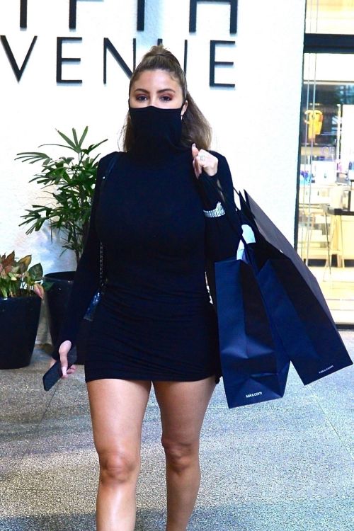 Larsa Pippen flashes her legs in a Tight Black Dress Out Shopping in Los Angeles 2020/11/25 3