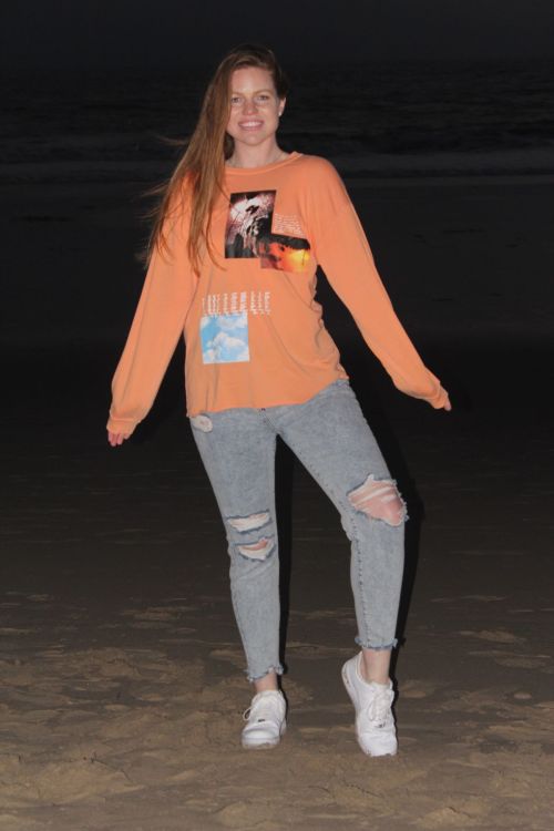 Lauren-Ashley out on Thanksgiving Day at a Beach in Los Angeles 2020/11/26 4