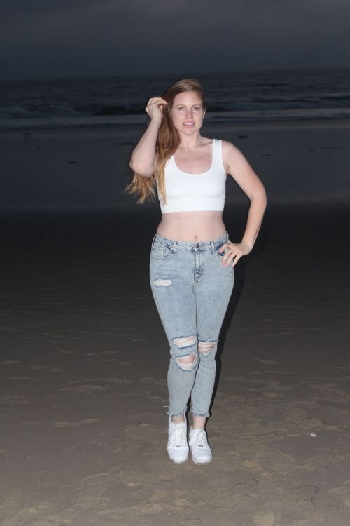 Lauren-Ashley out on Thanksgiving Day at a Beach in Los Angeles 2020/11/26 5