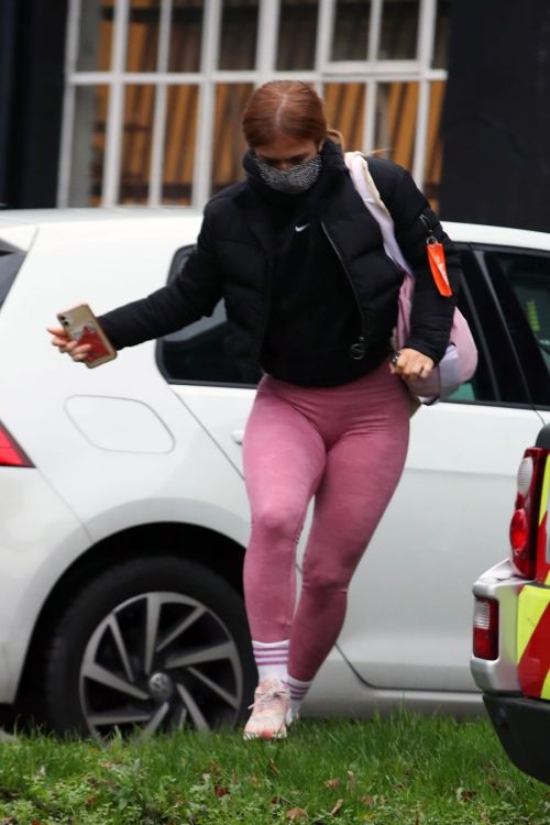 Maisie Smith Arrives at Strictly Come Dancing Studio in London 2020/11/16 1