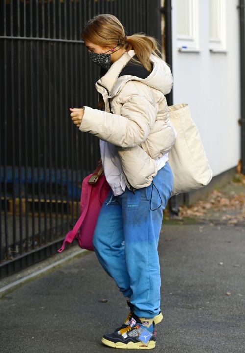 Maisie Smith Leaves Strictly Come Dancing Rehearsals in London 2020/11/26 5