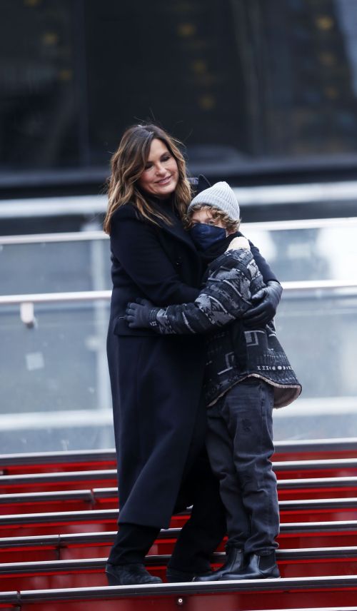 Mariska Hargitay on the set of Law & Order: Special Victims Unit in New York 2020/11/22 2