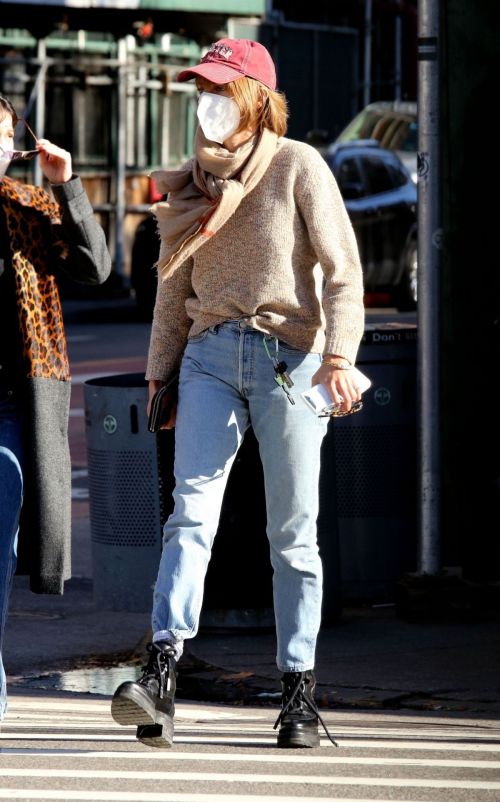 Maya Hawke Out and About in New York 2020/11/16 1