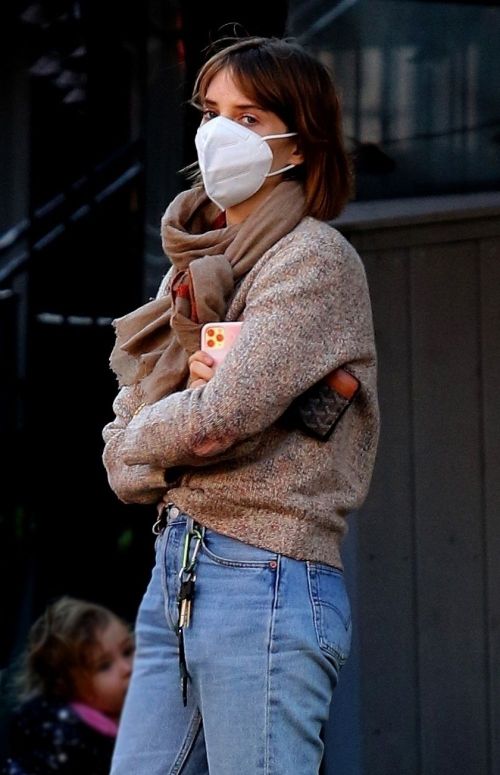 Maya Hawke Out and About in New York 2020/11/16 10
