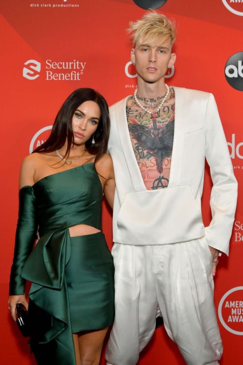 Megan Fox and Machine Gun Kelly attend 2020 American Music Awards in Los Angeles 2020/11/22 1