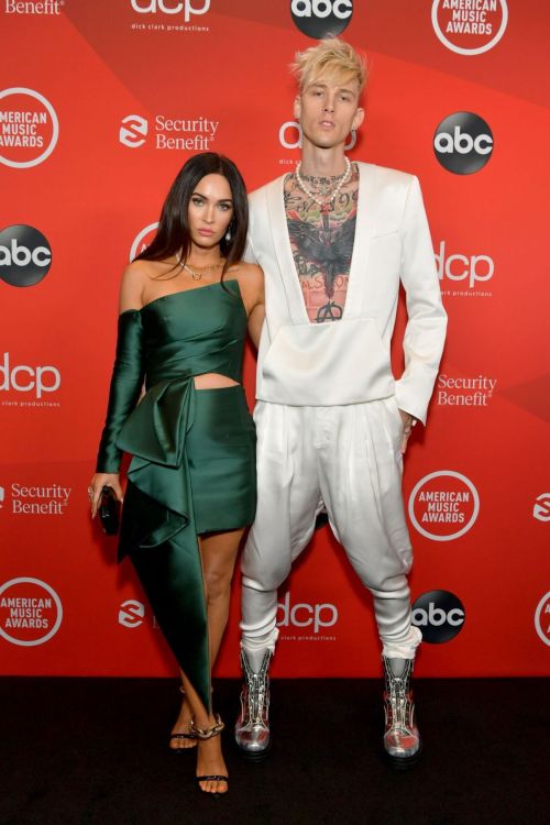 Megan Fox and Machine Gun Kelly attend 2020 American Music Awards in Los Angeles 2020/11/22 3