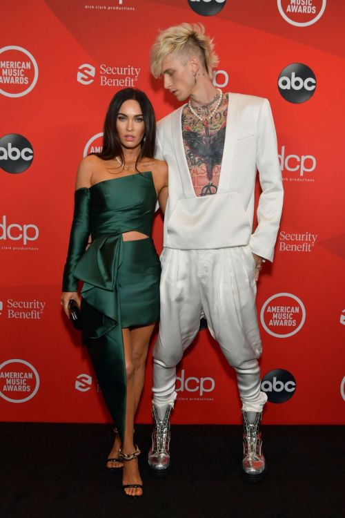 Megan Fox and Machine Gun Kelly attend 2020 American Music Awards in Los Angeles 2020/11/22 4