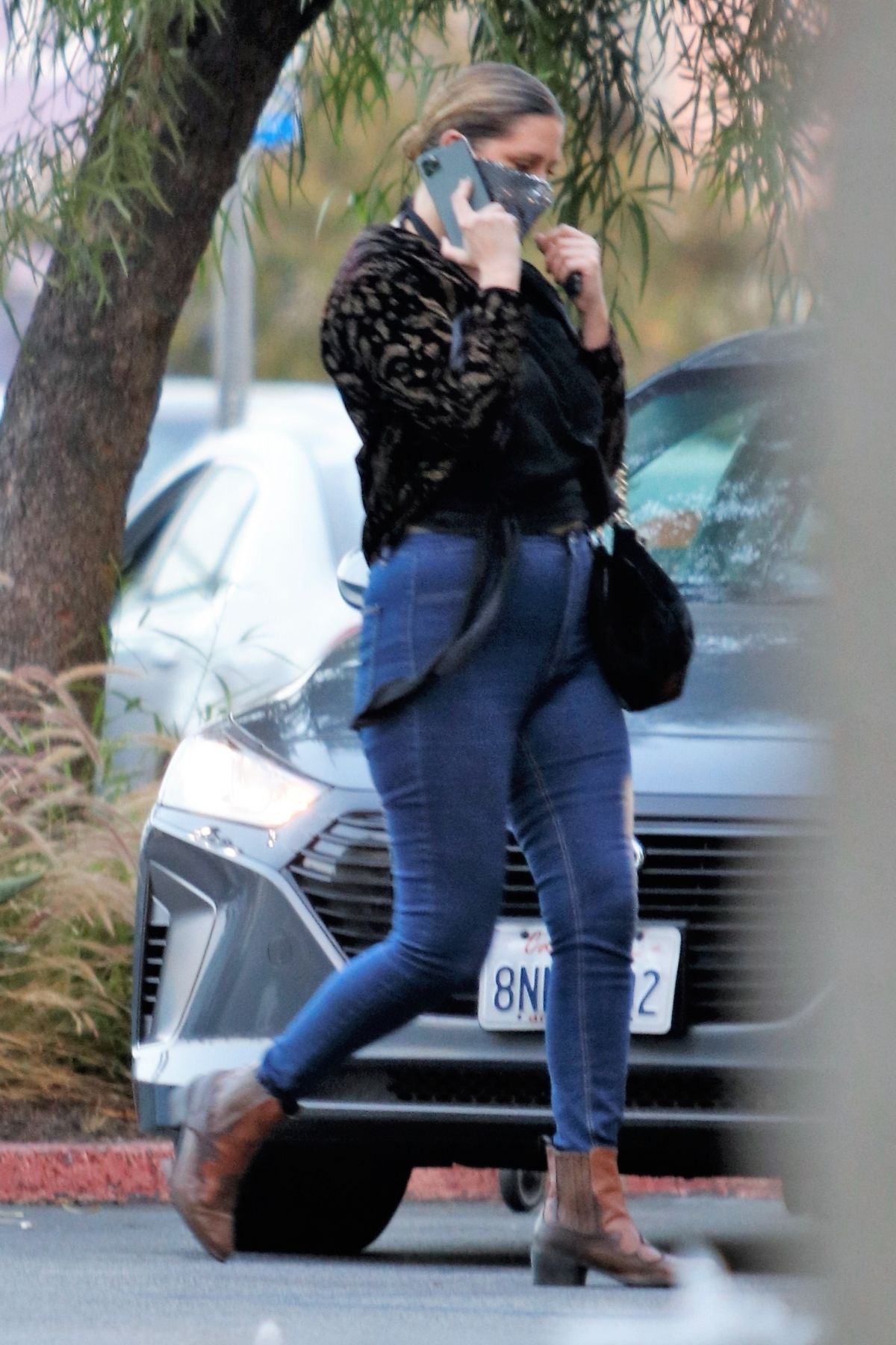 Mischa Barton Out Shopping in Los Angeles 2020/10/22
