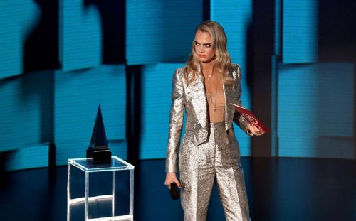 Model Cara Delevingne at American Music Awards 2020 in Los Angeles 2020/11/22 1