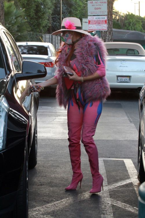 Phoebe Price in Pinky Pinky Outfit Out in Los Angeles 2020/11/16 6