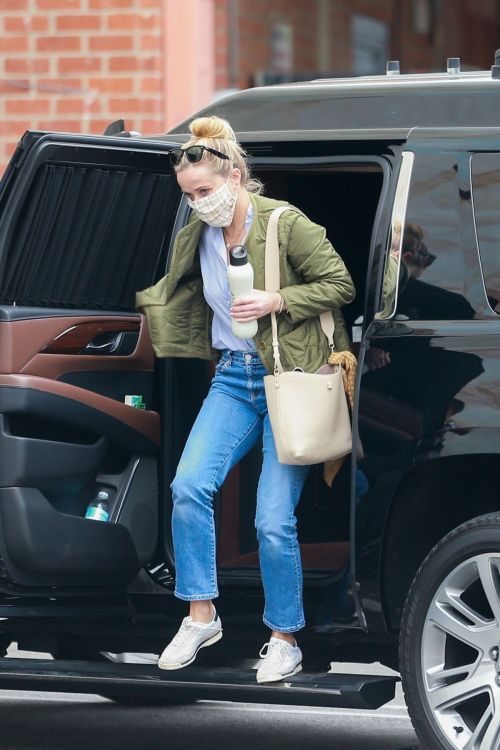 Reese Witherspoon Out and About in Hollywood 2020/10/23 5