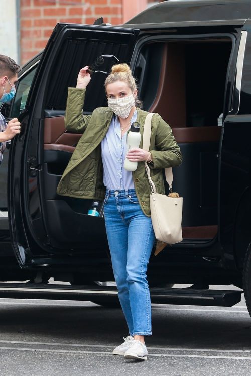 Reese Witherspoon Out and About in Hollywood 2020/10/23 8
