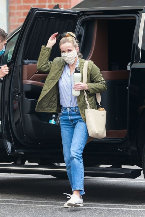 Reese Witherspoon Out and About in Hollywood 2020/10/23 9