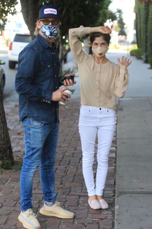 Selma Blair and David Lyons Out for Coffee in Los Angeles 2020/11/21