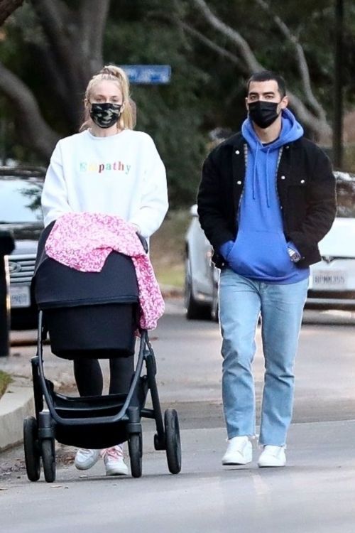 Sophie Turner and Joe Jonas Out with Daughter Willa in Los Angeles 11/27/2020 3